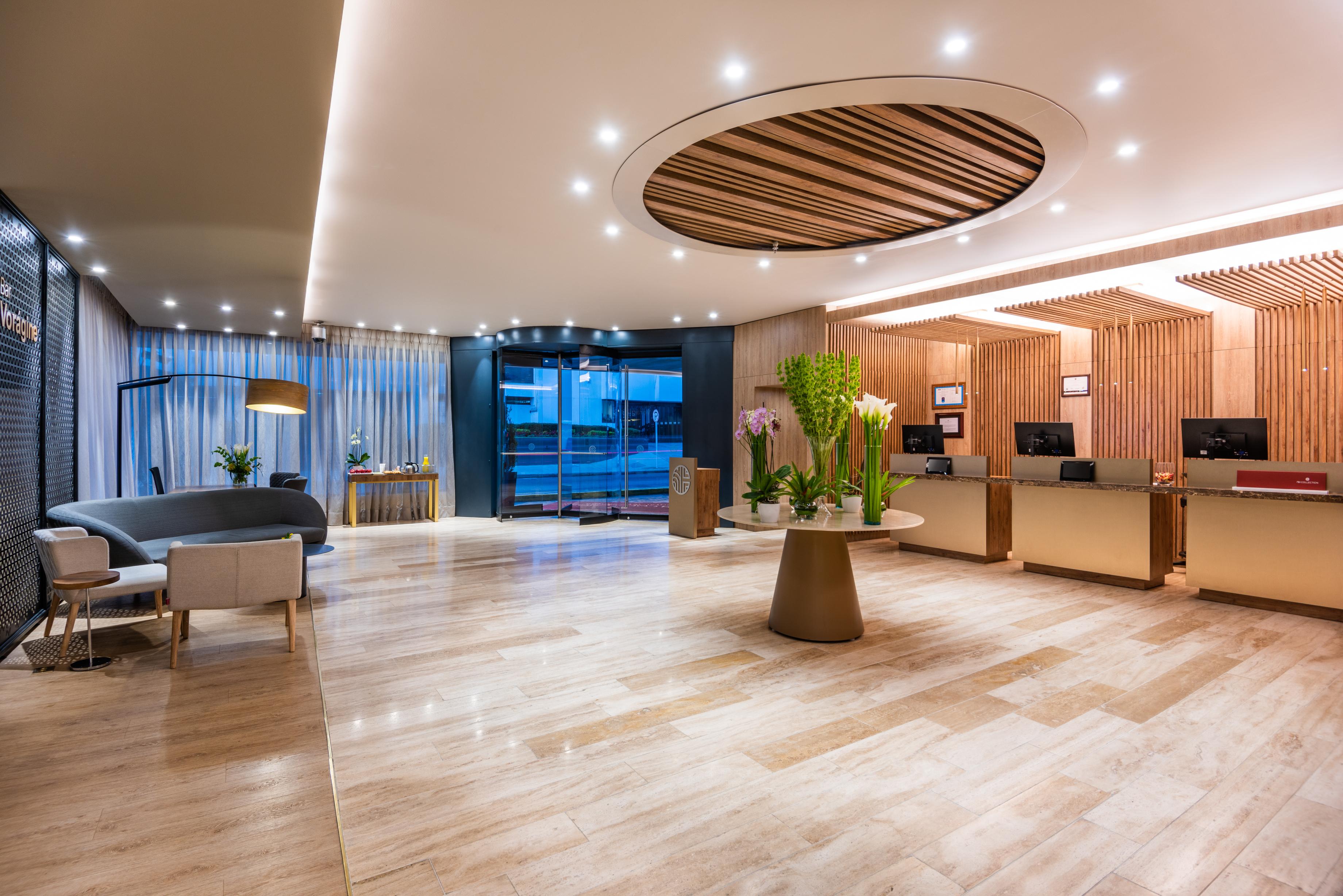 Отель Nh Collection Bogota Wtc Royal Экстерьер фото Lobby