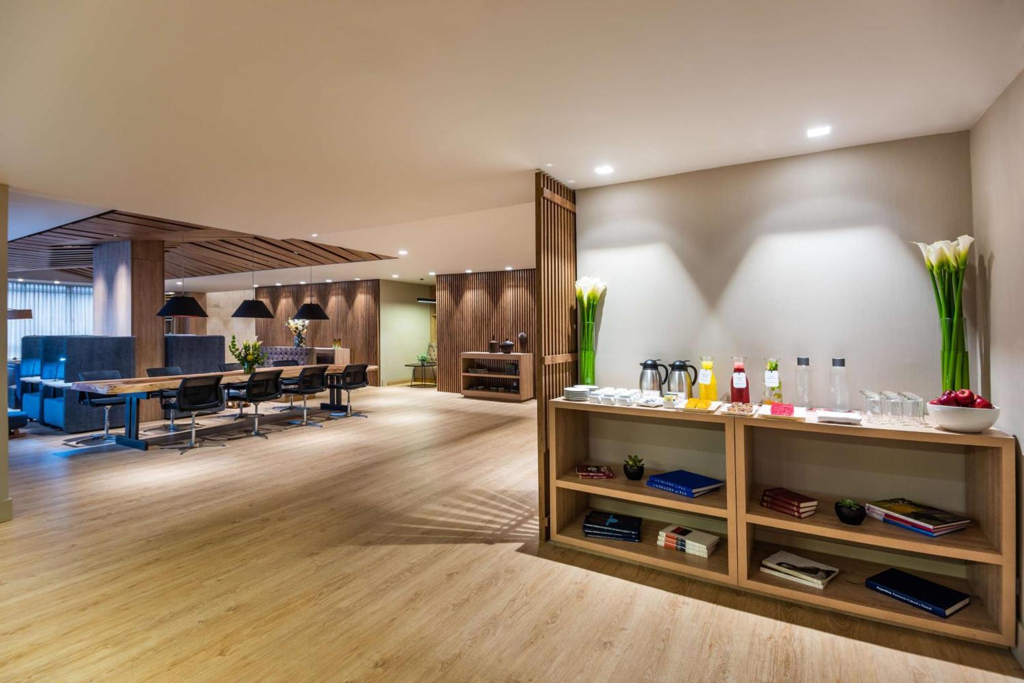 Отель Nh Collection Bogota Wtc Royal Экстерьер фото The lounge at London Heathrow Airport