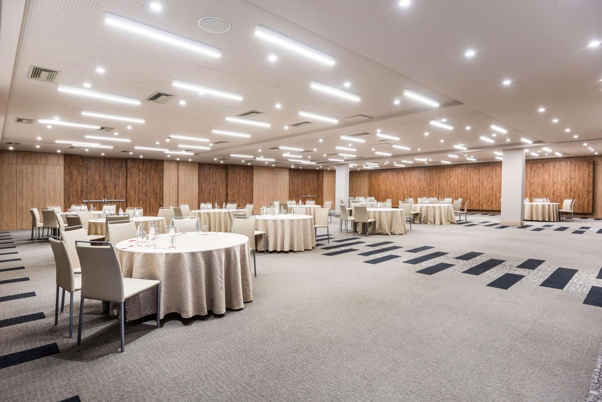 Отель Nh Collection Bogota Wtc Royal Экстерьер фото Meeting room