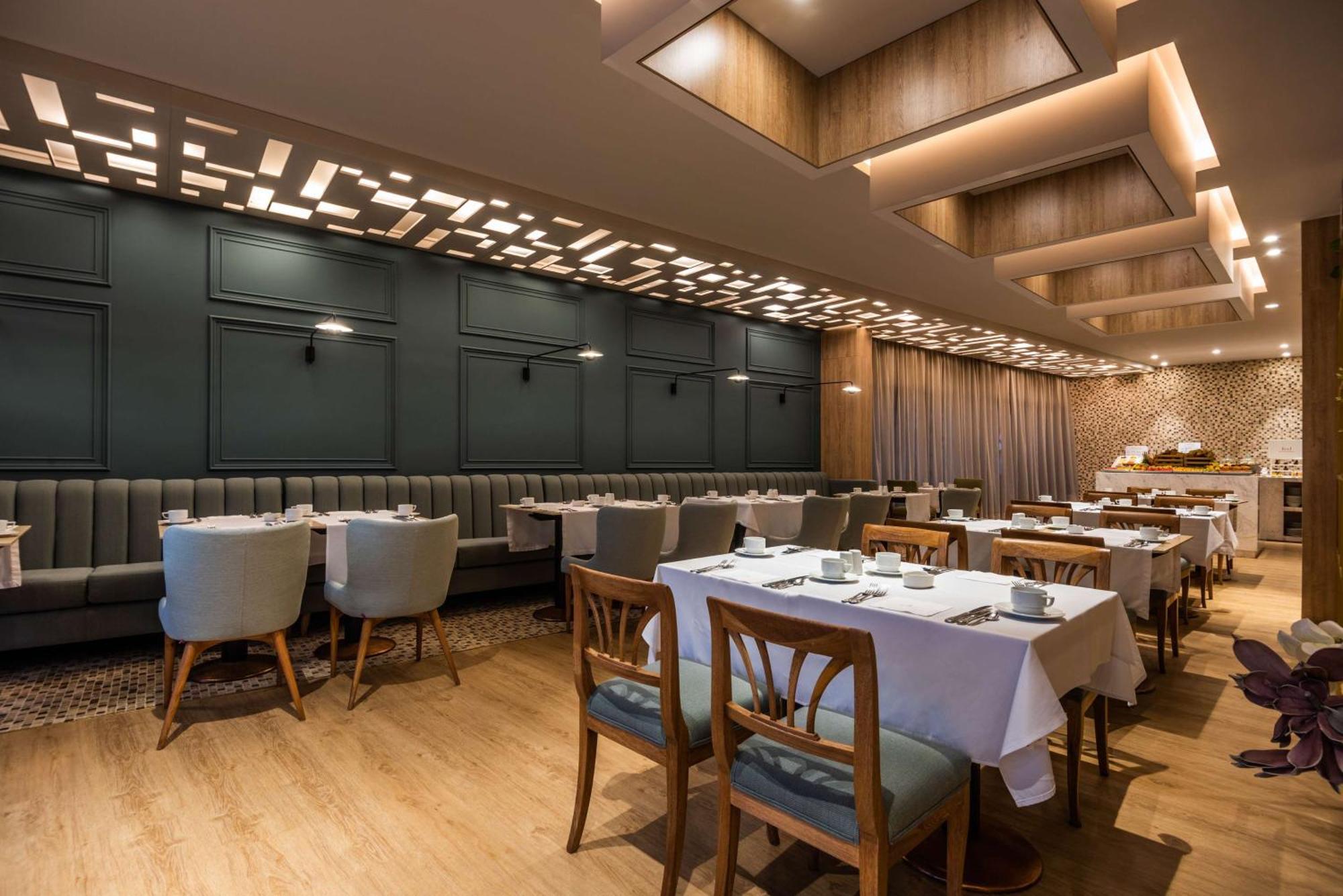 Отель Nh Collection Bogota Wtc Royal Экстерьер фото Interior of the restaurant