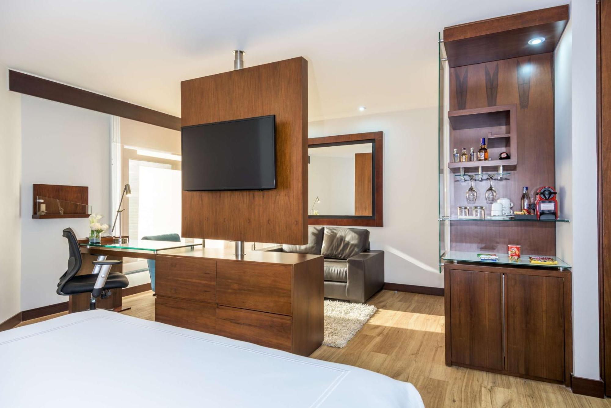 Отель Nh Collection Bogota Wtc Royal Экстерьер фото